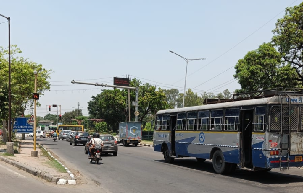 Picture of a traffic intersection in Chandigarh being monitored by AI enabled CCTV cameras. Pic Courtesy AI FrontPage
