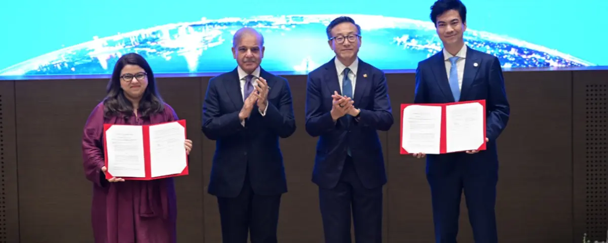 Pakistan Prime Minister Shehbaz Sharif and Alibaba Group chairman Joe Tsae share Mou and agreements on May 24 in Hangzhou province of China.