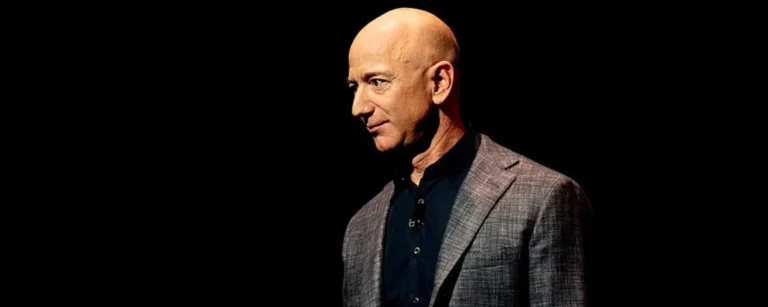 [[File:Jeff Bezos Unveils Blue Origin Lunar Lander.jpg|Jeff_Bezos_Unveils_Blue_Origin_Lunar_Lander]]
