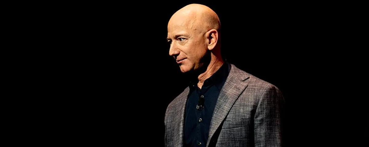 [[File:Jeff Bezos Unveils Blue Origin Lunar Lander.jpg|Jeff_Bezos_Unveils_Blue_Origin_Lunar_Lander]]